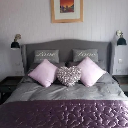 The Pod Unique & Stylish Luxury With Hot Tub Apartman Swanlinbar