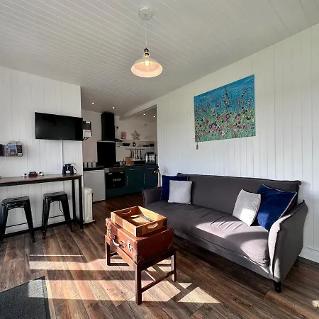 The Pod Unique & Stylish Luxury With Hot Tub Apartment