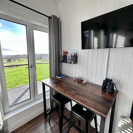 The Pod Unique & Stylish Luxury With Hot Tub Swanlinbar