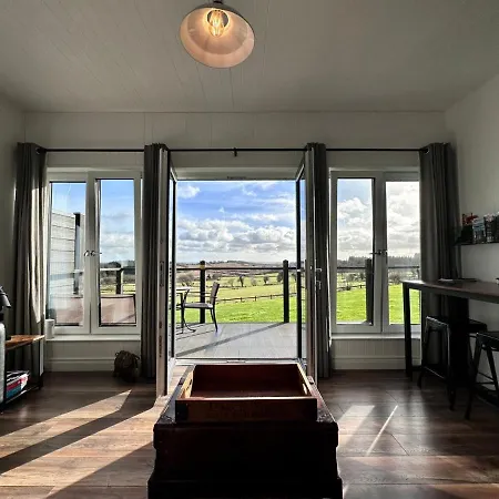 The Pod Unique & Stylish Luxury With Hot Tub Swanlinbar