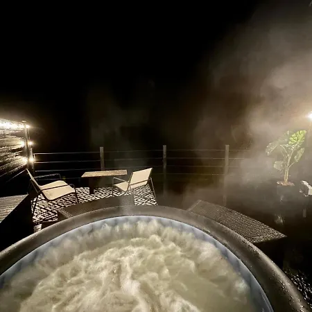 The Pod Unique & Stylish Luxury With Hot Tub Apartment