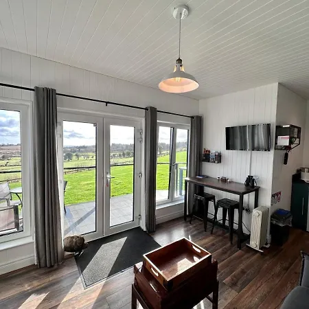 The Pod Unique & Stylish Luxury With Hot Tub Apartment *