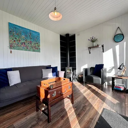 The Pod Unique & Stylish Luxury With Hot Tub Swanlinbar