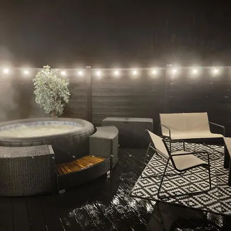 The Pod Unique & Stylish Luxury With Hot Tub Swanlinbar