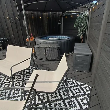 Apartment The Pod Unique & Stylish Luxury With Hot Tub *