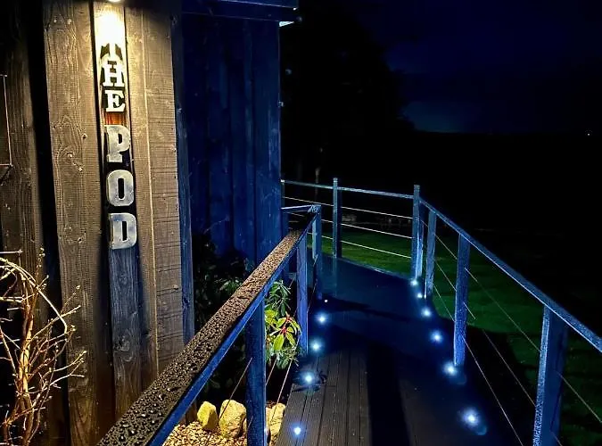 The Pod Unique & Stylish Luxury With Hot Tub Apartment *