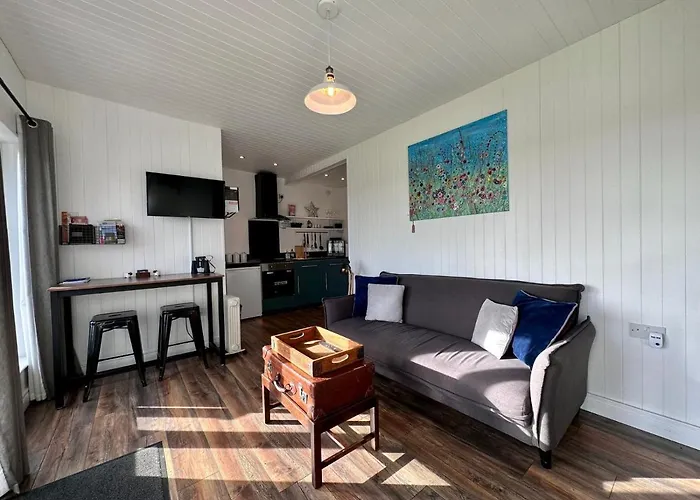 The Pod Unique & Stylish Luxury With Hot Tub Apartment