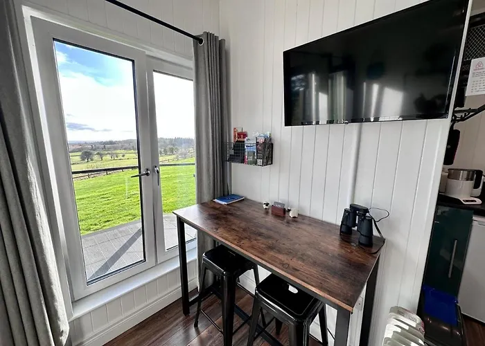 The Pod Unique & Stylish Luxury With Hot Tub Swanlinbar