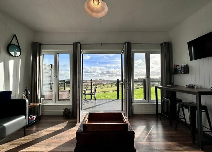 The Pod Unique & Stylish Luxury With Hot Tub Swanlinbar