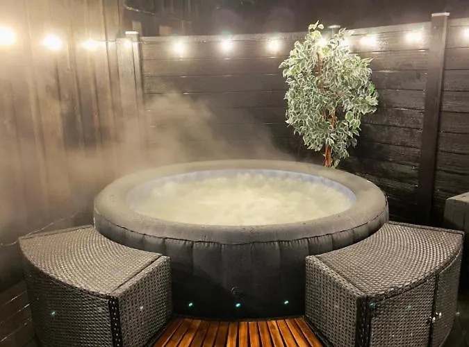 The Pod Unique & Stylish Luxury With Hot Tub