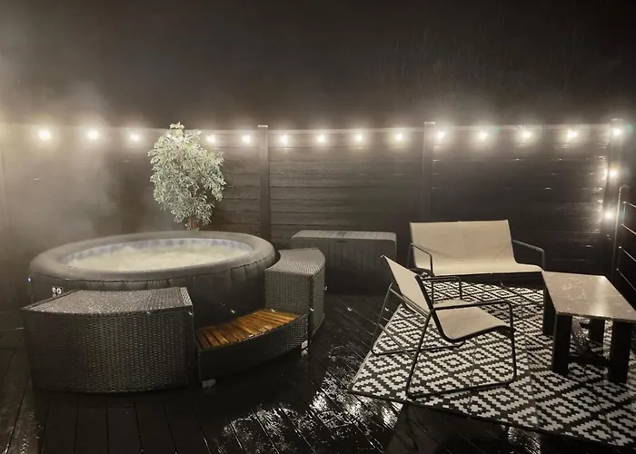 The Pod Unique & Stylish Luxury With Hot Tub Swanlinbar