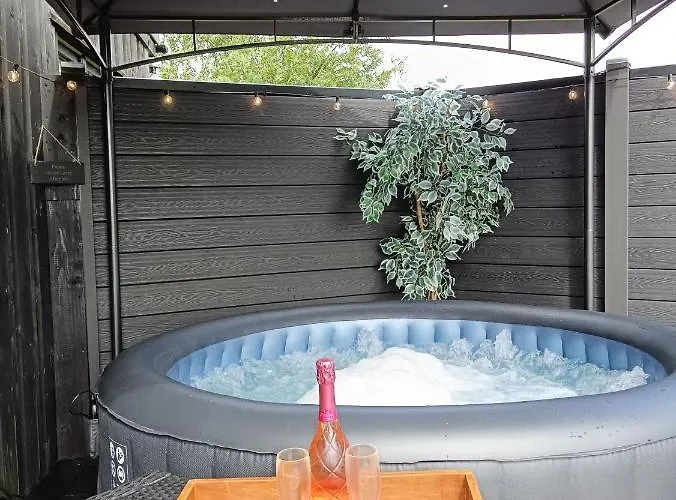 Apartment The Pod Unique & Stylish Luxury With Hot Tub